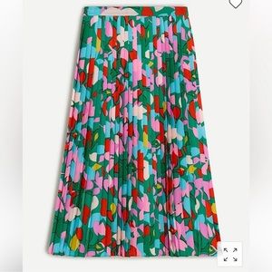 NWT J. Crew pleated midi skirt In confetti floral
Sz 8